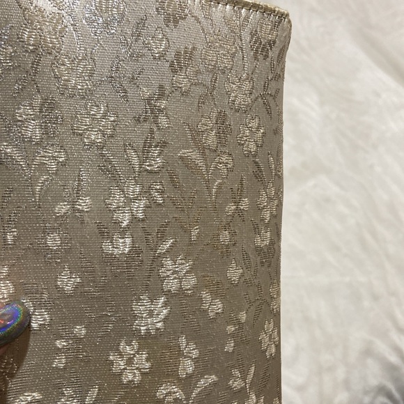 Vintage silk clutch 🤍 - Picture 4 of 12